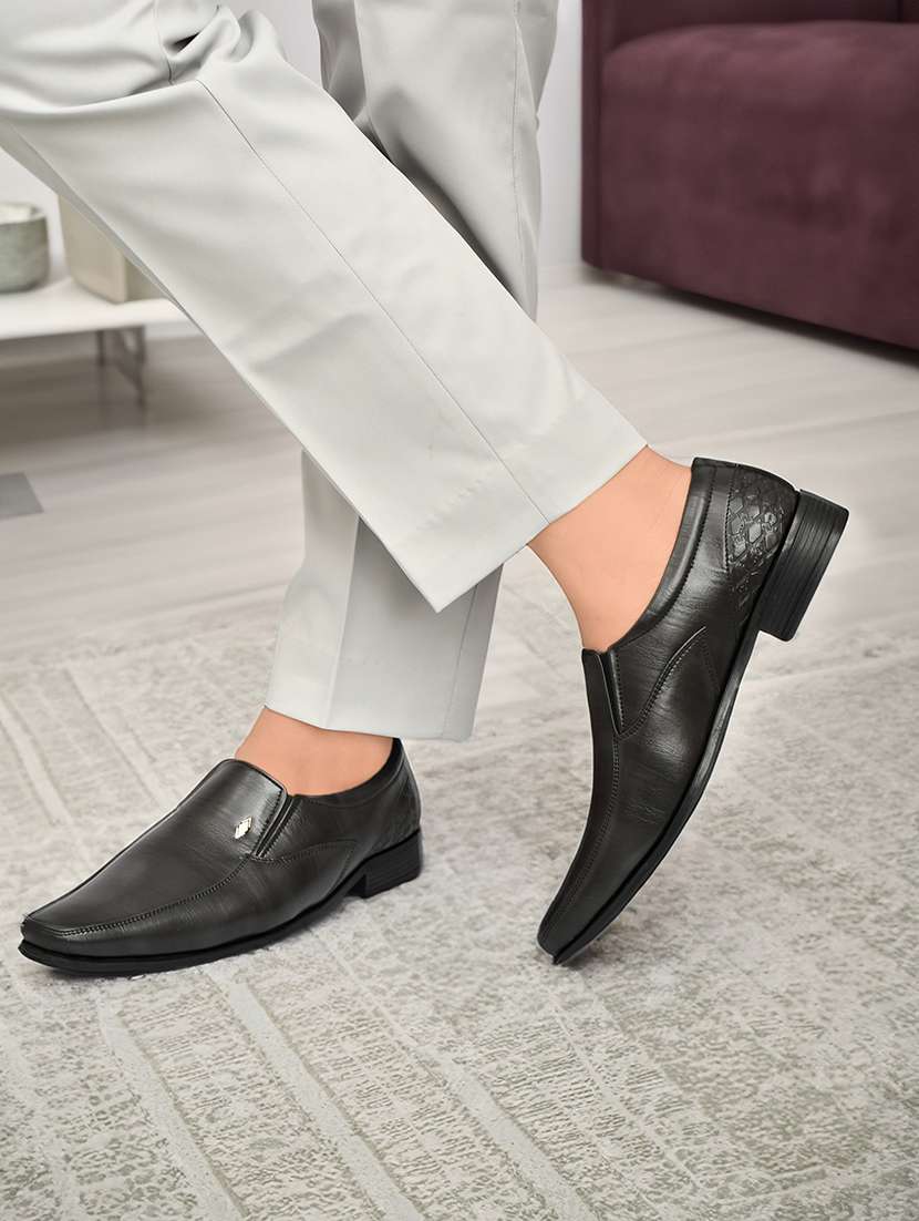 men solid slip on formal shoes - 22550335 -  Standard Image - 4