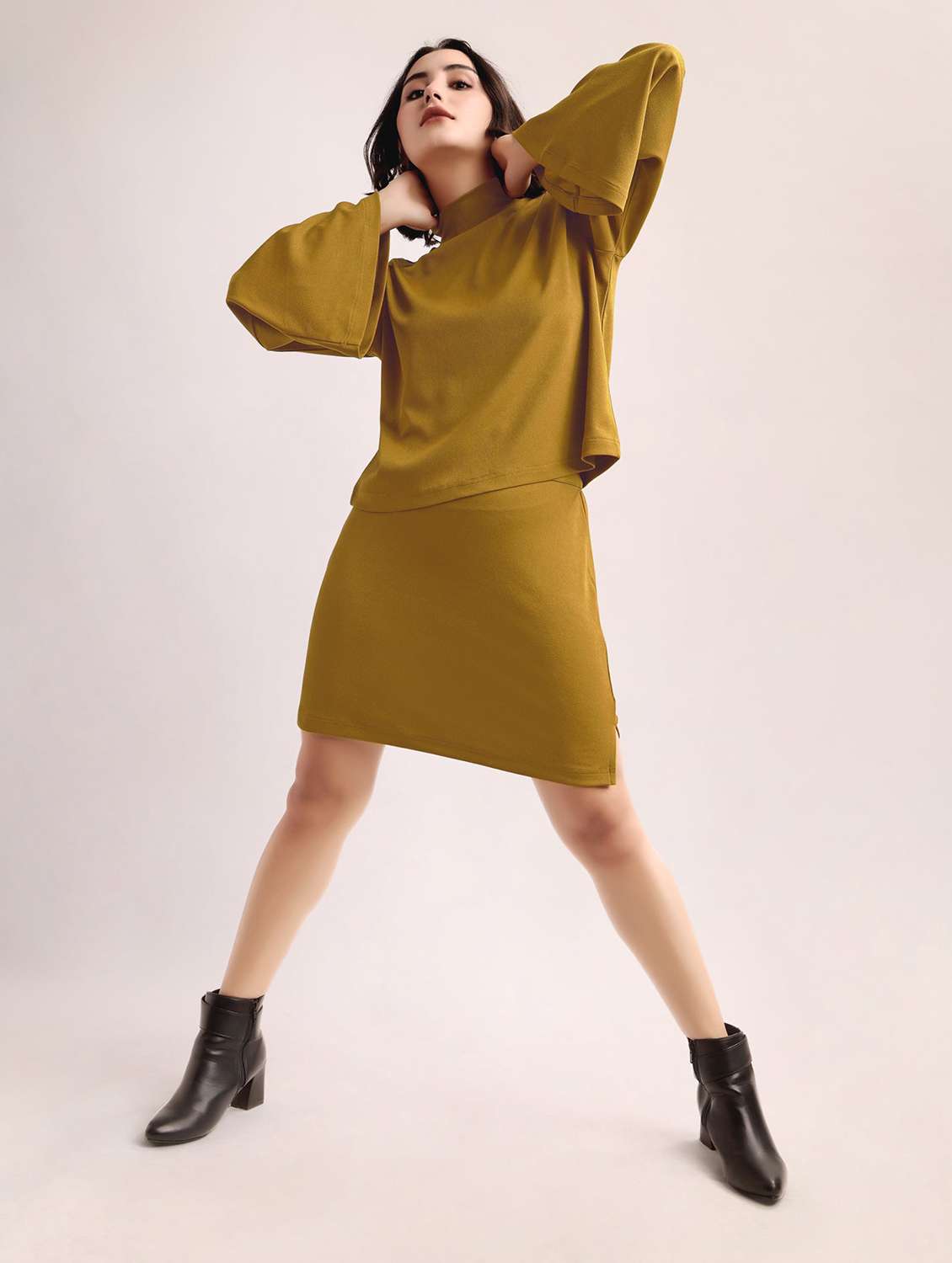 women solid long sleeves top and skirt set