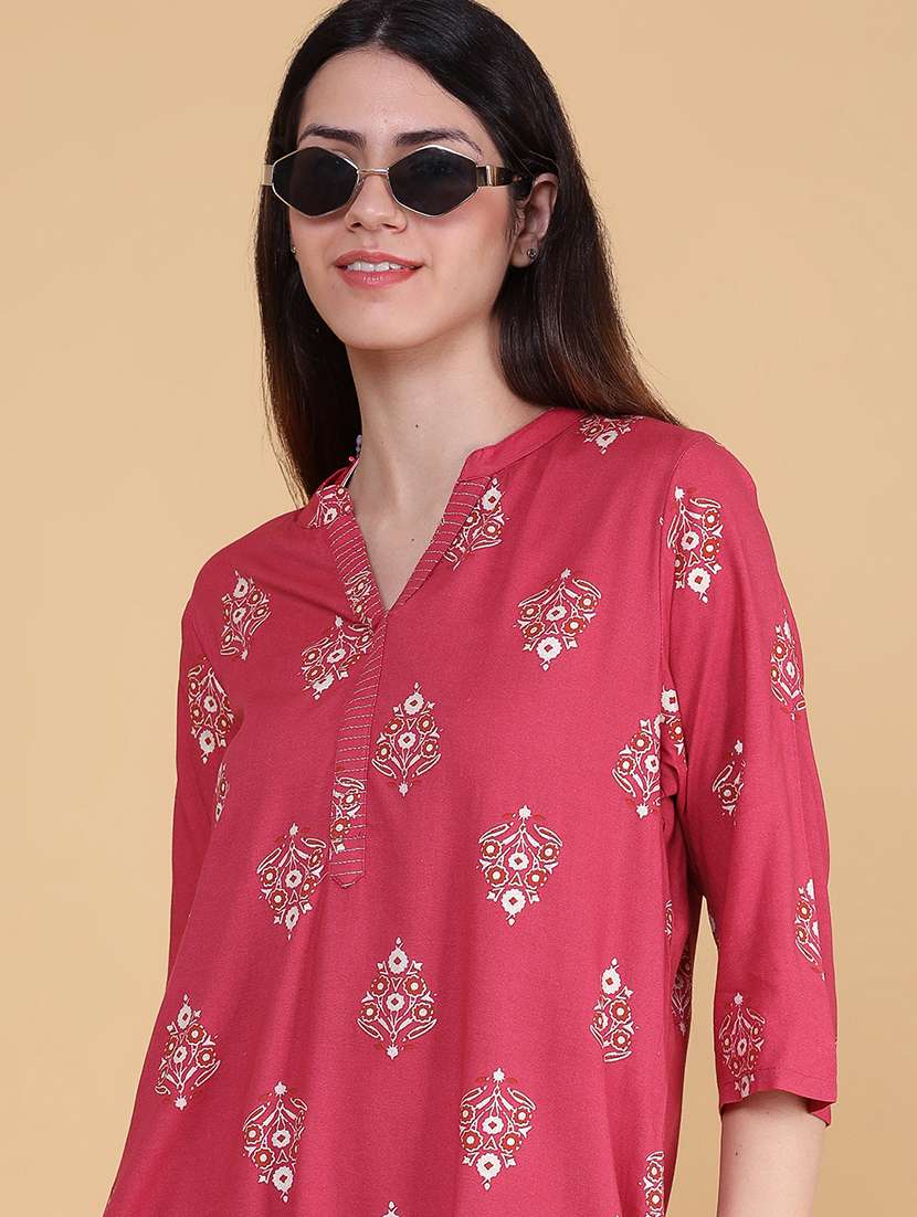 Women Printed Three Quarter Sleeve Straight Kurta - 22553915 -  Standard Image - 1
