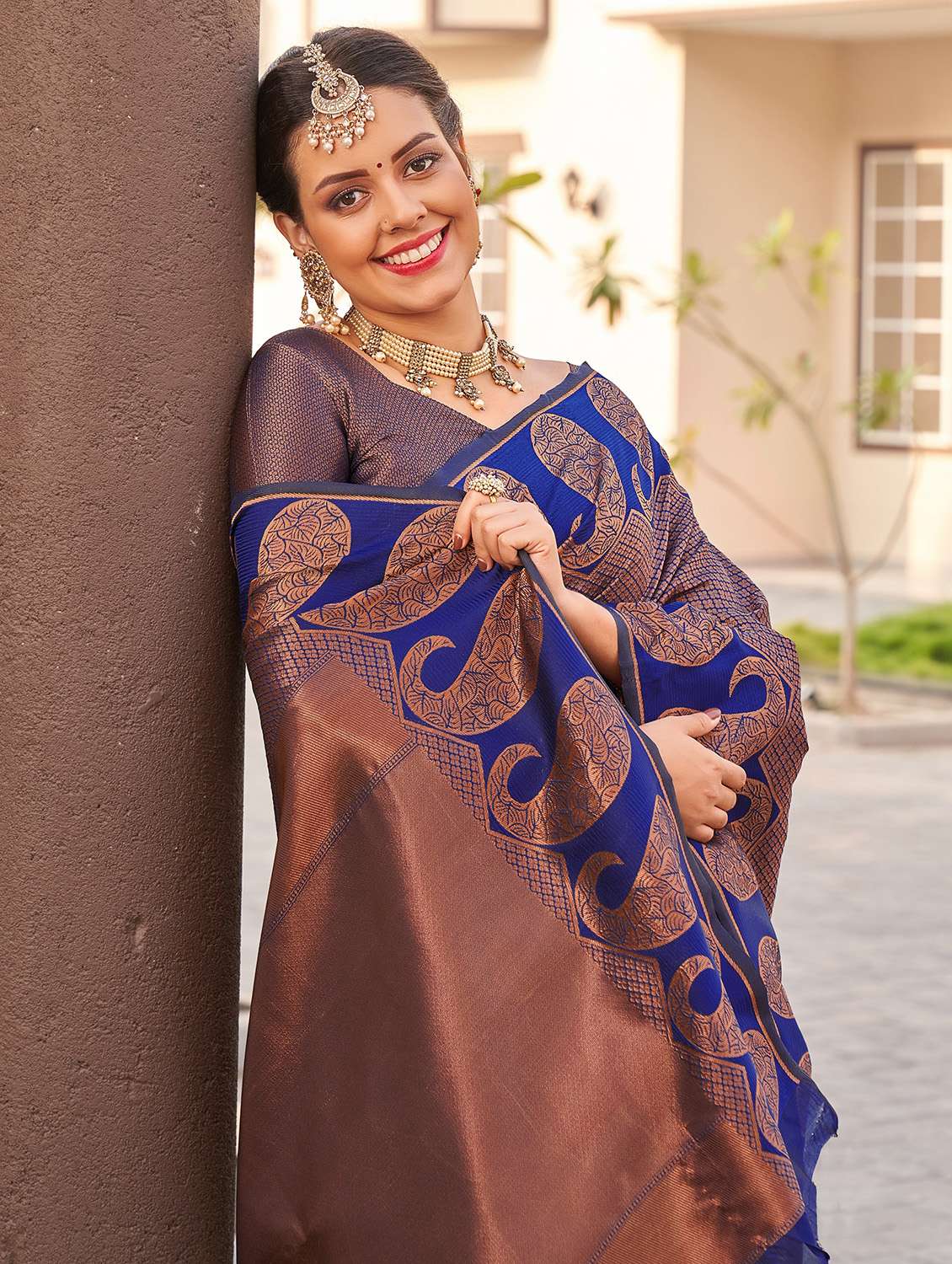 women self design banarasi saree with blouse - 22554544 -  Standard Image - 1