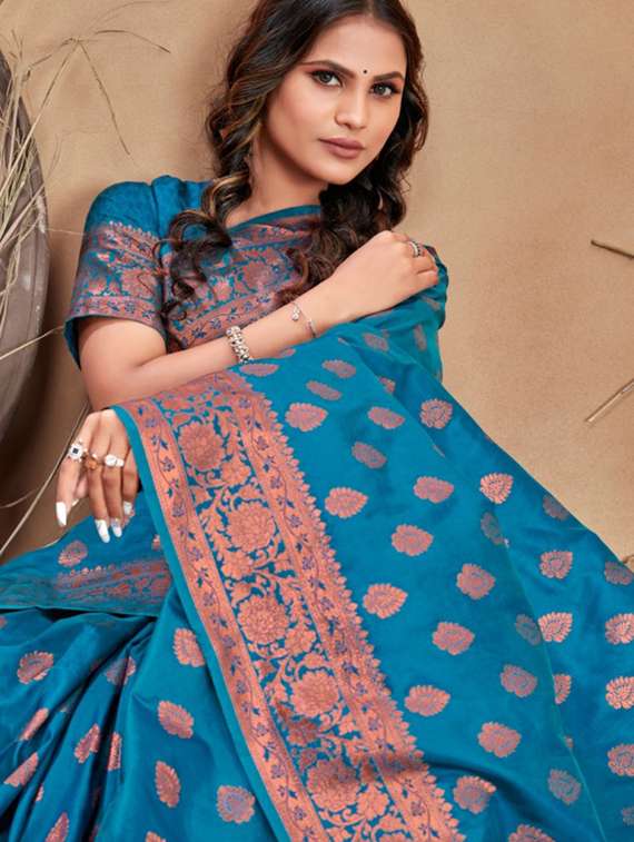 women self design banarasi saree with blouse - 22554556 -  Standard Image - 1