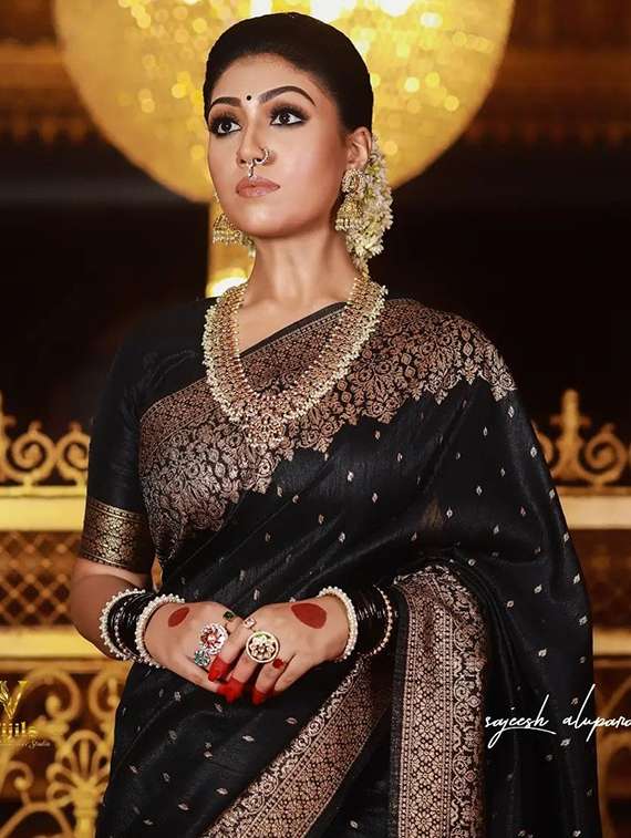 women self design banarasi saree with blouse - 22554559 -  Standard Image - 1