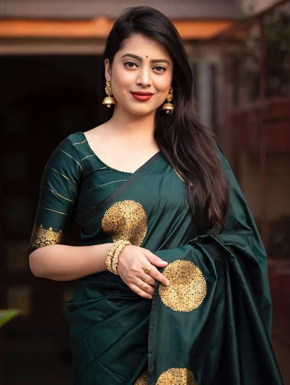 women self design banarasi saree with blouse - 22554577 -  Standard Image - 1