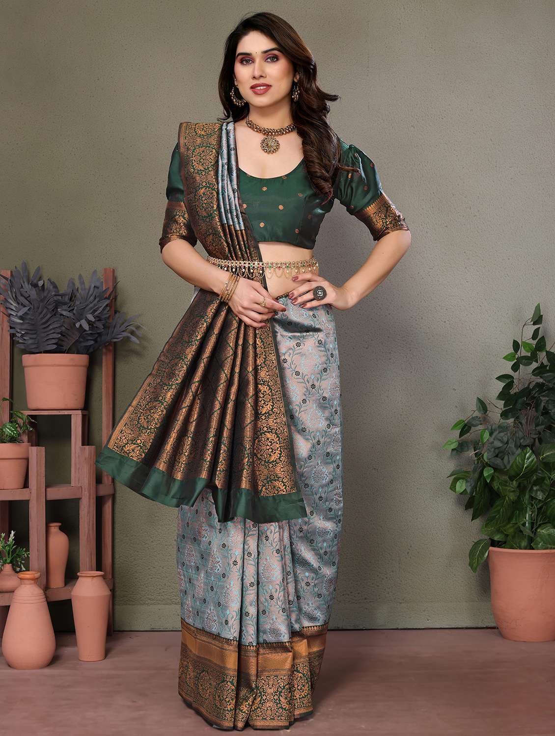 women self design banarasi saree with blouse - 22554601 -  Standard Image - 1