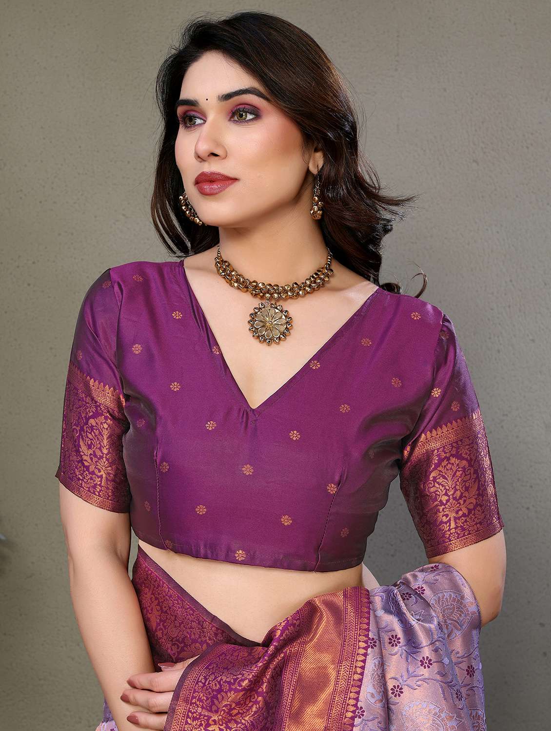 women self design banarasi saree with blouse - 22554603 -  Standard Image - 4