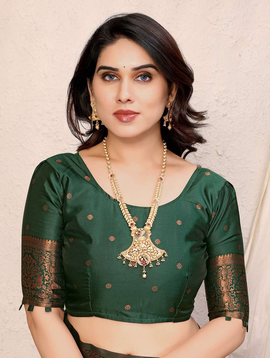 women self design banarasi saree with blouse - 22554606 -  Standard Image - 4