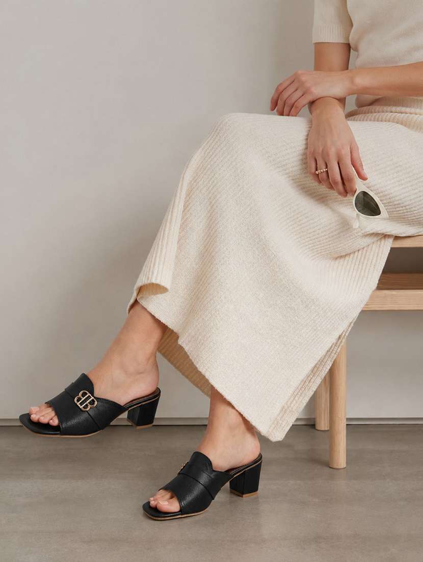 women solid slip on sandal - 22554643 -  Standard Image - 4