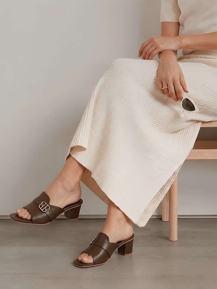 Women Solid Slip On Sandal - 22554644 -  Standard Image - 4