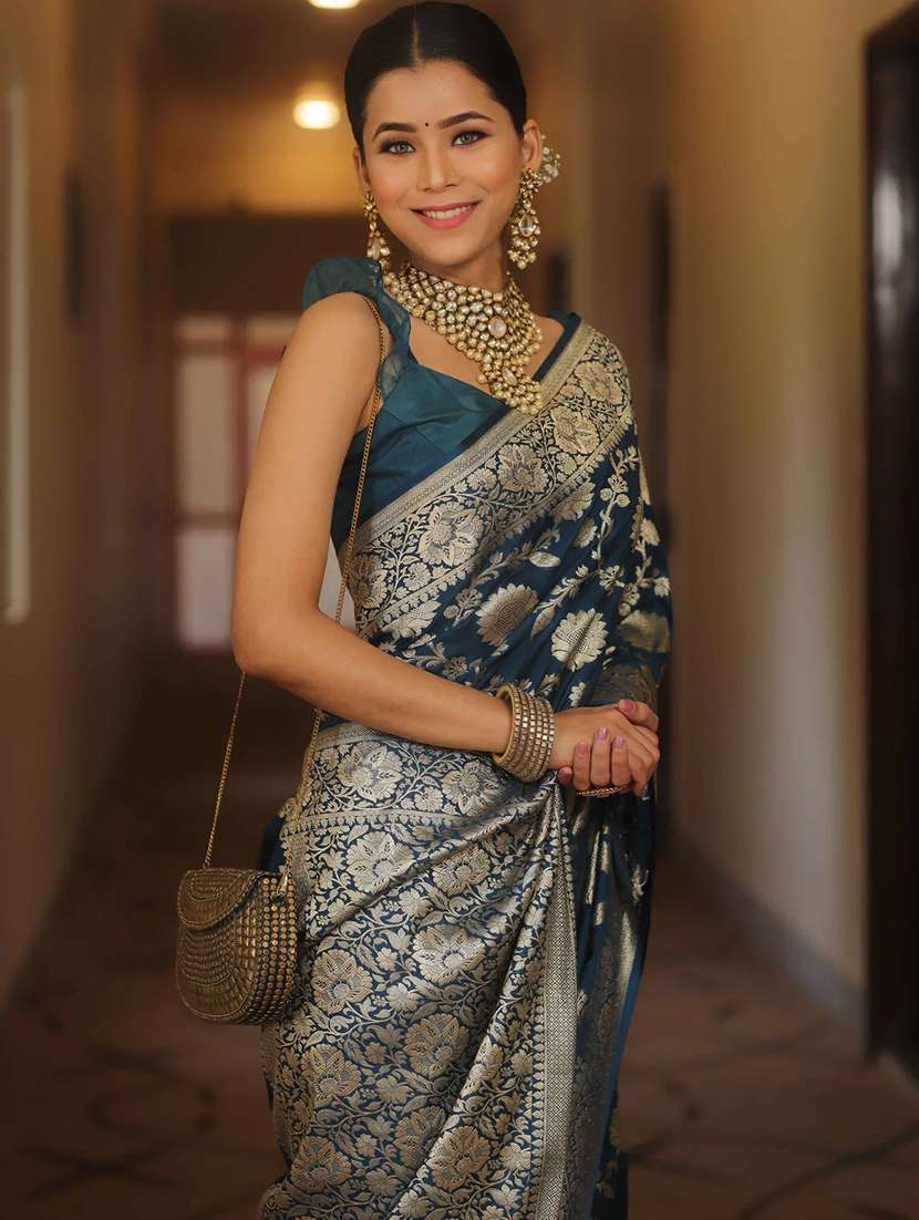 women self design banarasi saree with blouse - 22554659 -  Standard Image - 4