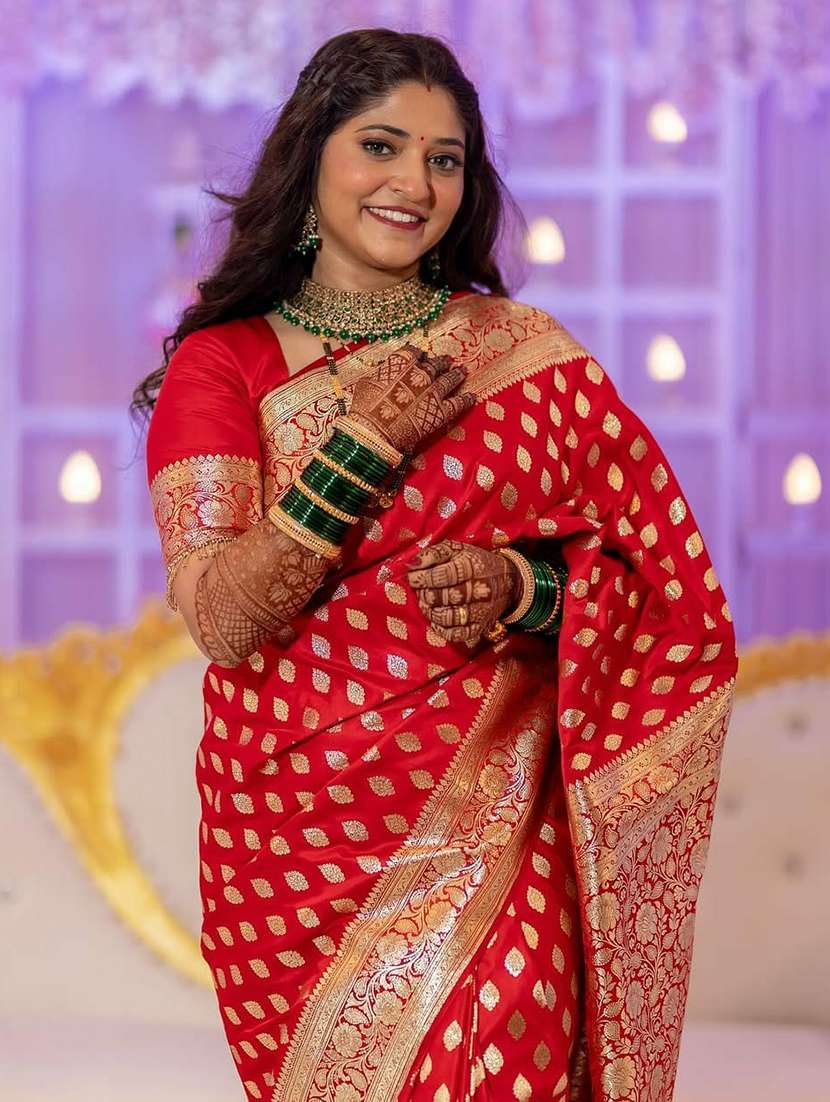women self design banarasi saree with blouse - 22554683 -  Standard Image - 1
