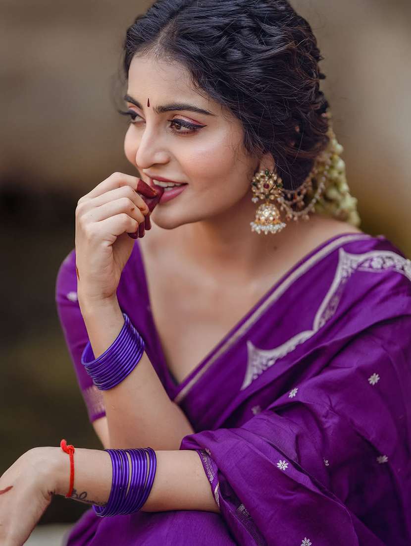 women self design banarasi saree with blouse - 22554704 -  Standard Image - 1