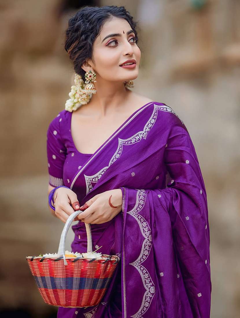 women self design banarasi saree with blouse - 22554704 -  Standard Image - 4