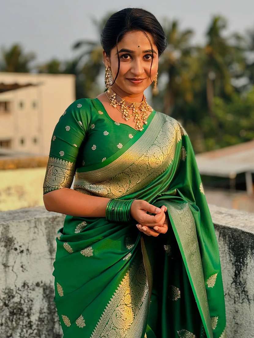 Women Self Design Banarasi Saree With Blouse - 22554705 -  Standard Image - 1