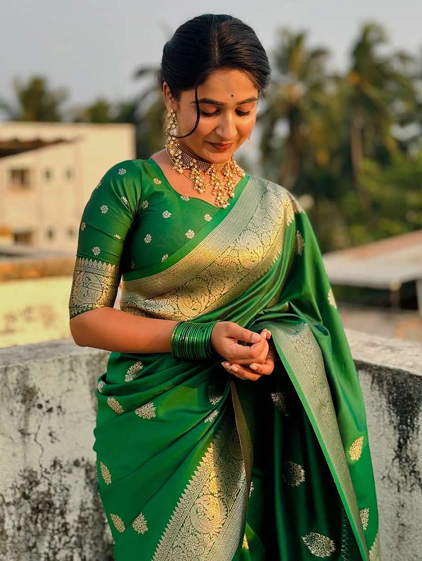 Women Self Design Banarasi Saree With Blouse - 22554705 -  Standard Image - 4