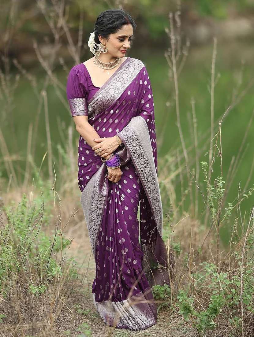 Women Self Design Banarasi Saree With Blouse - 22554707 -  Standard Image - 1