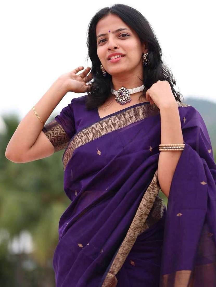 women self design bordered saree with blouse - 22554719 -  Standard Image - 1