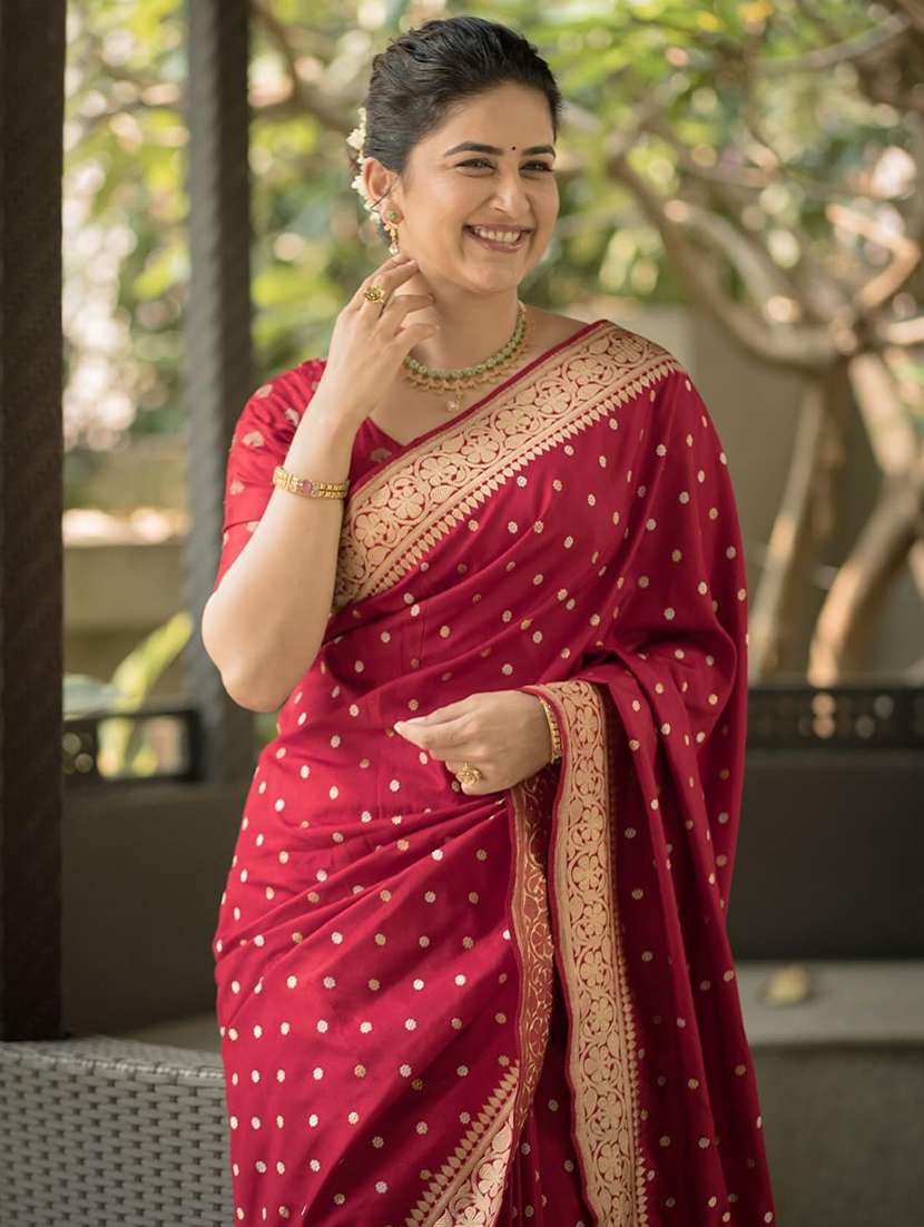 women self design banarasi saree with blouse - 22554732 -  Standard Image - 1