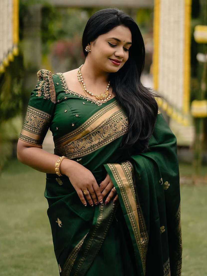 women self design banarasi saree with blouse - 22554744 -  Standard Image - 1