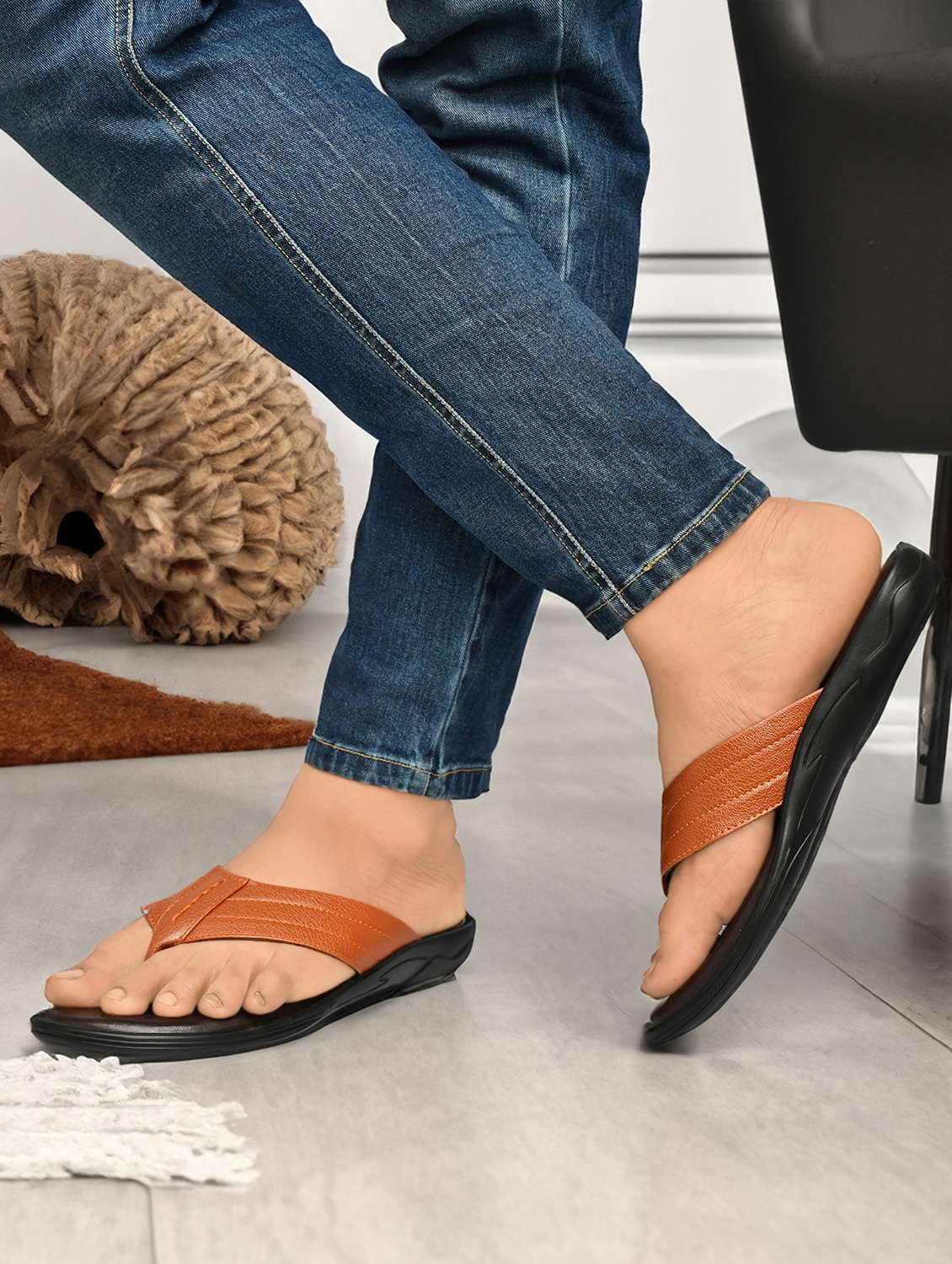 men solid toe seperator sandal - 22554848 -  Standard Image - 4