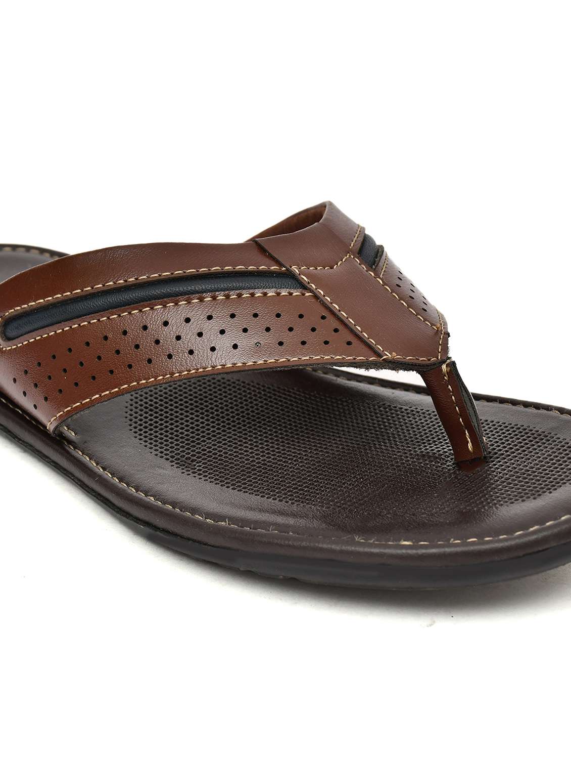men solid toe seperator sandal - 22554849 -  Standard Image - 4