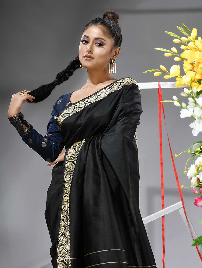 women solid with bordered saree - 22555013 -  Standard Image - 1