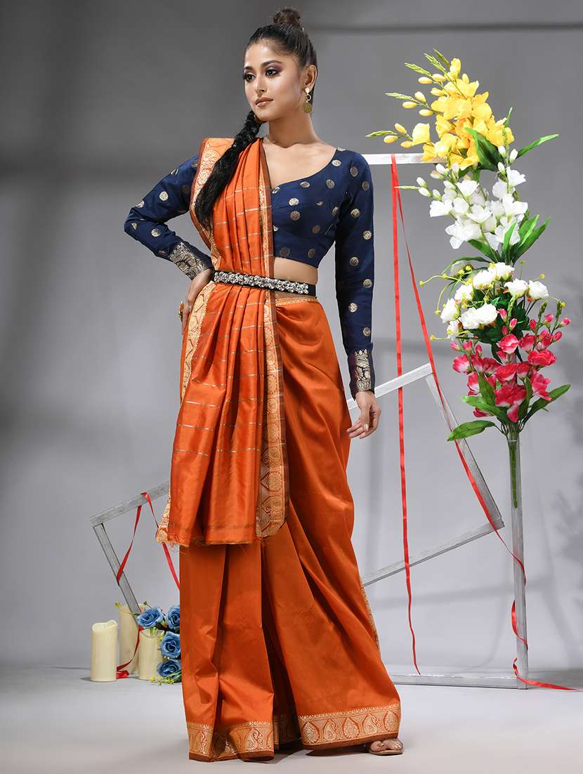 women solid with bordered saree - 22555015 -  Standard Image - 4
