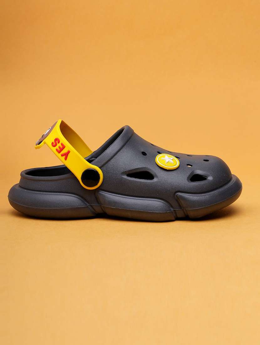 kids applique detailed back strap clogs - 22557003 -  Standard Image - 1