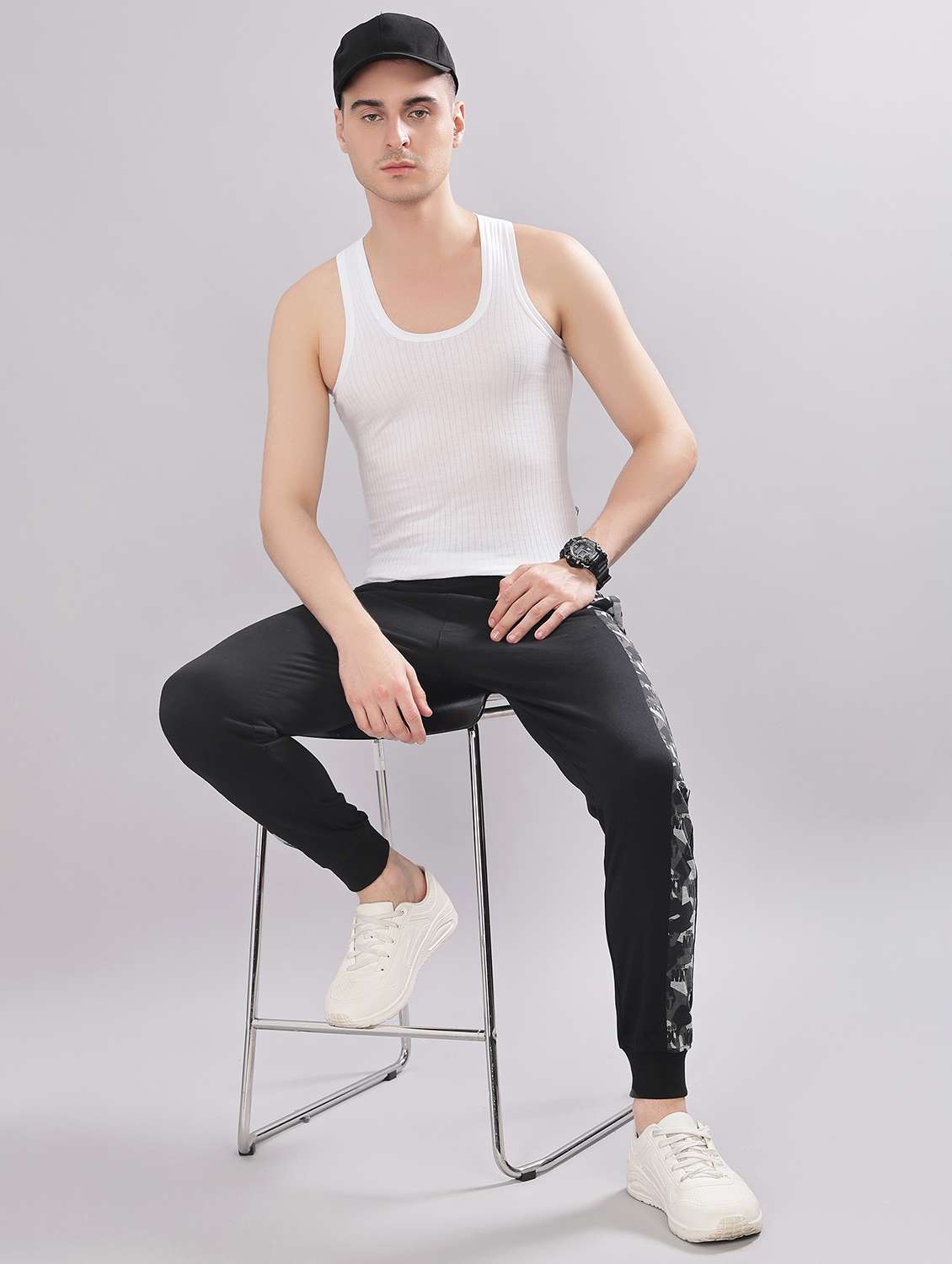 Men Pack Of 7 Solid Sleeveless Vest - 22557908 -  Standard Image - 4