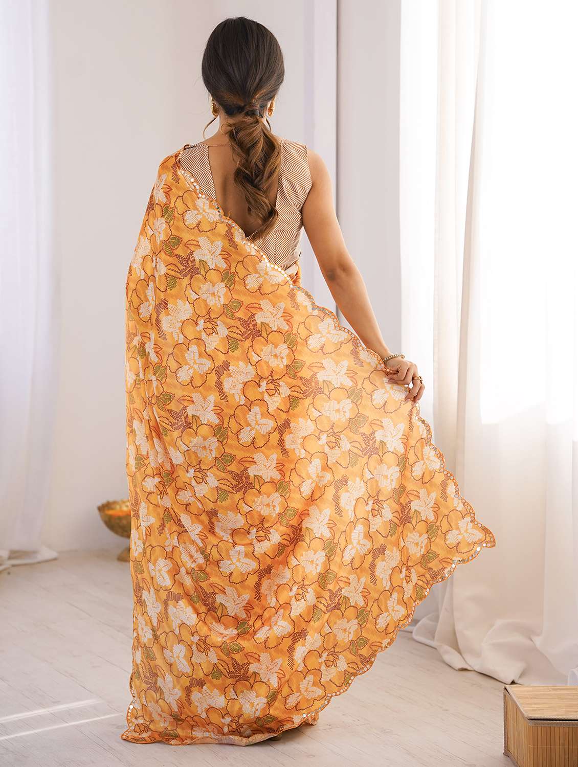 women printed casual wear saree with blouse - 22558228 -  Standard Image - 4
