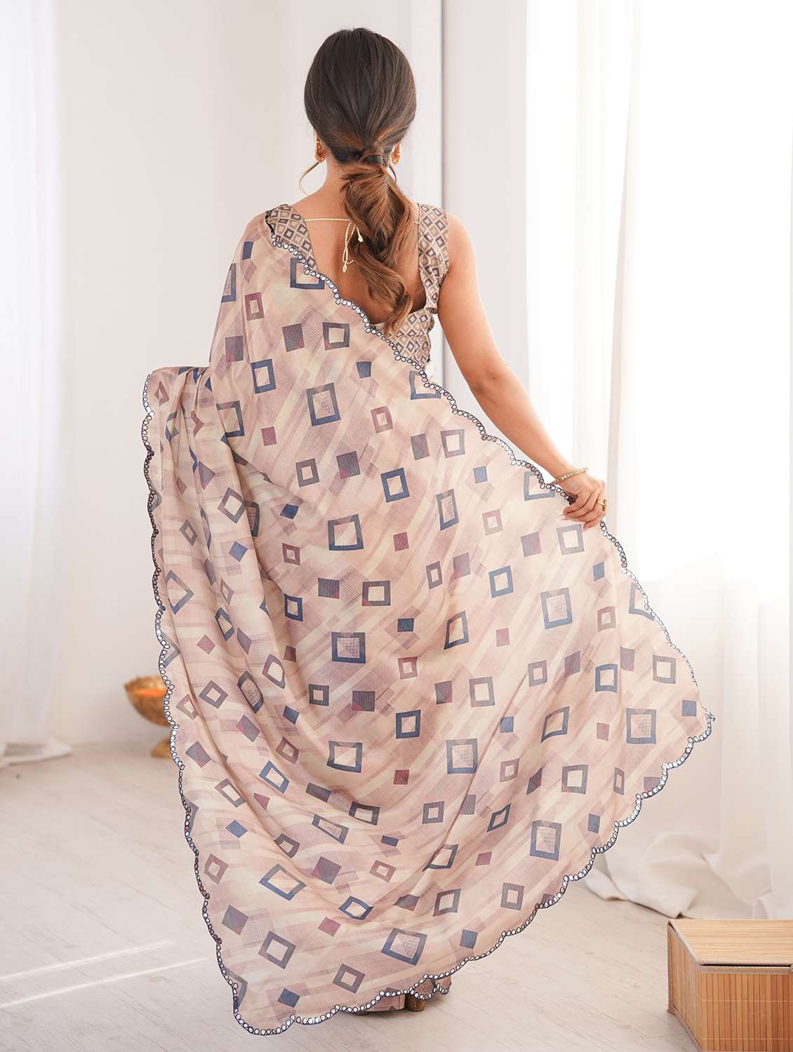 women printed casual wear saree with blouse - 22558234 -  Standard Image - 4