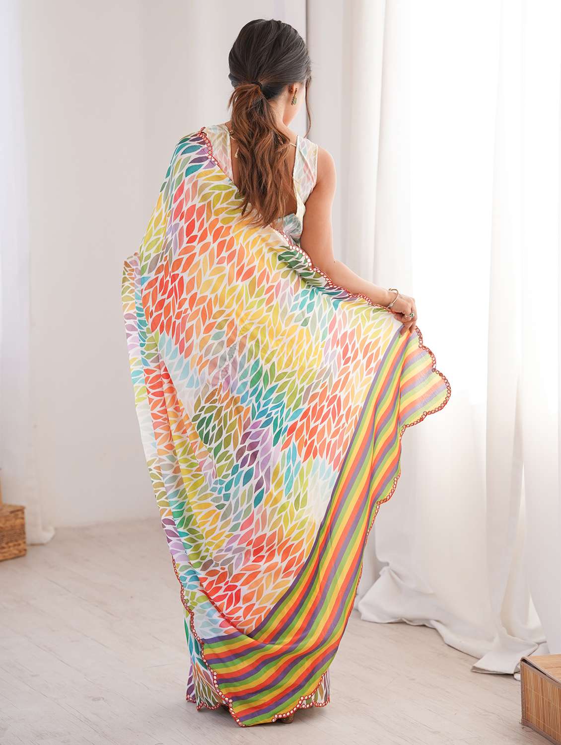Women Printed Casual Wear Saree With Blouse - 22558251 -  Standard Image - 4