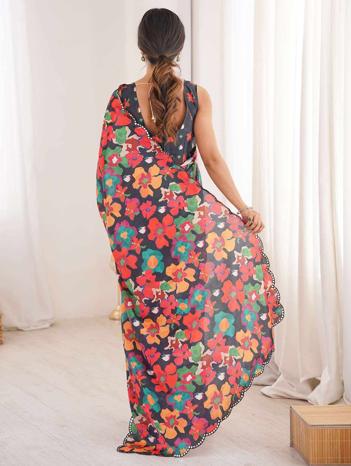 women printed casual wear saree with blouse - 22558258 -  Standard Image - 4