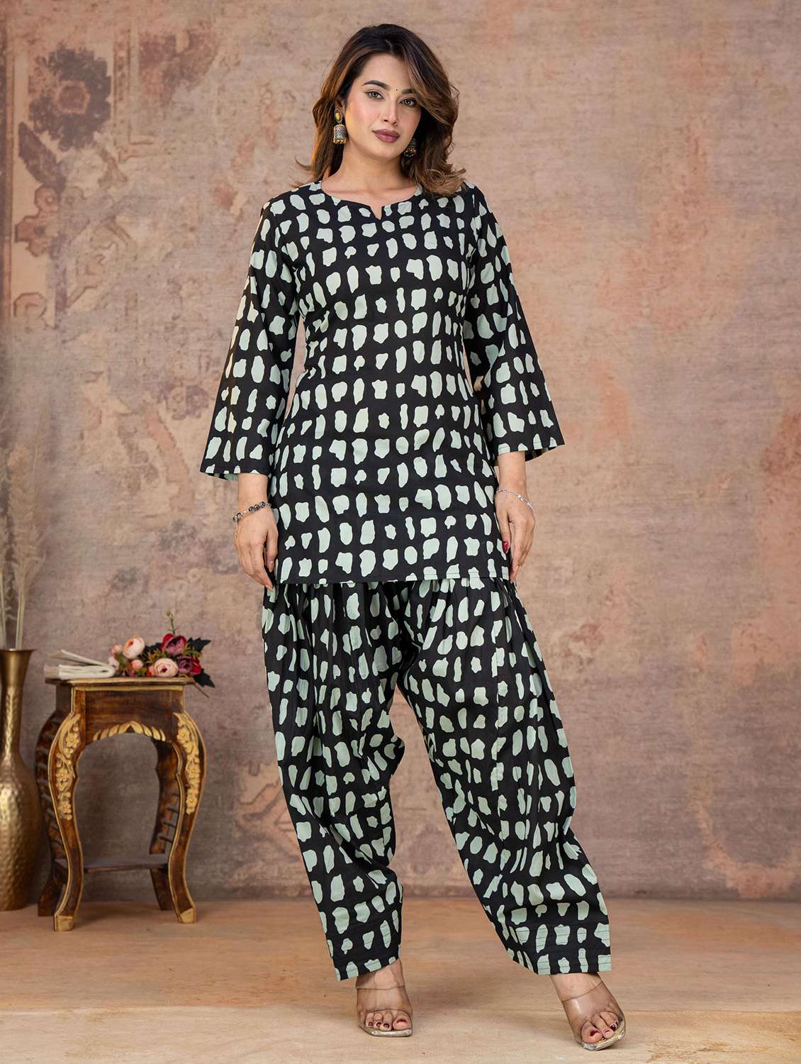 women printed three quarter sleeve kurta salwar set