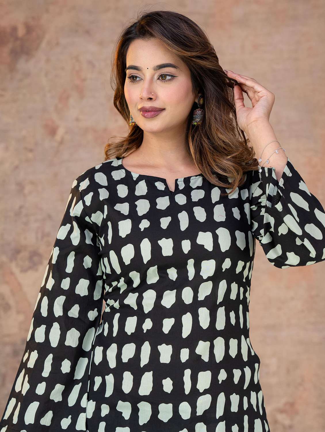 Women Printed Three Quarter Sleeve Kurta Salwar Set - 22558318 -  Standard Image - 1