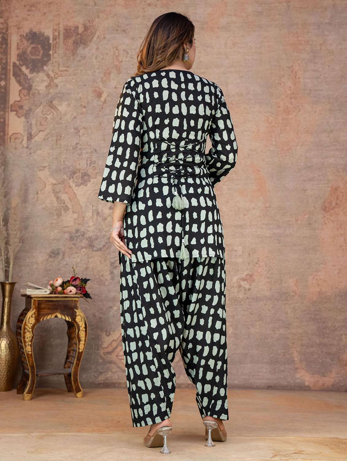 Women Printed Three Quarter Sleeve Kurta Salwar Set - 22558318 -  Standard Image - 4