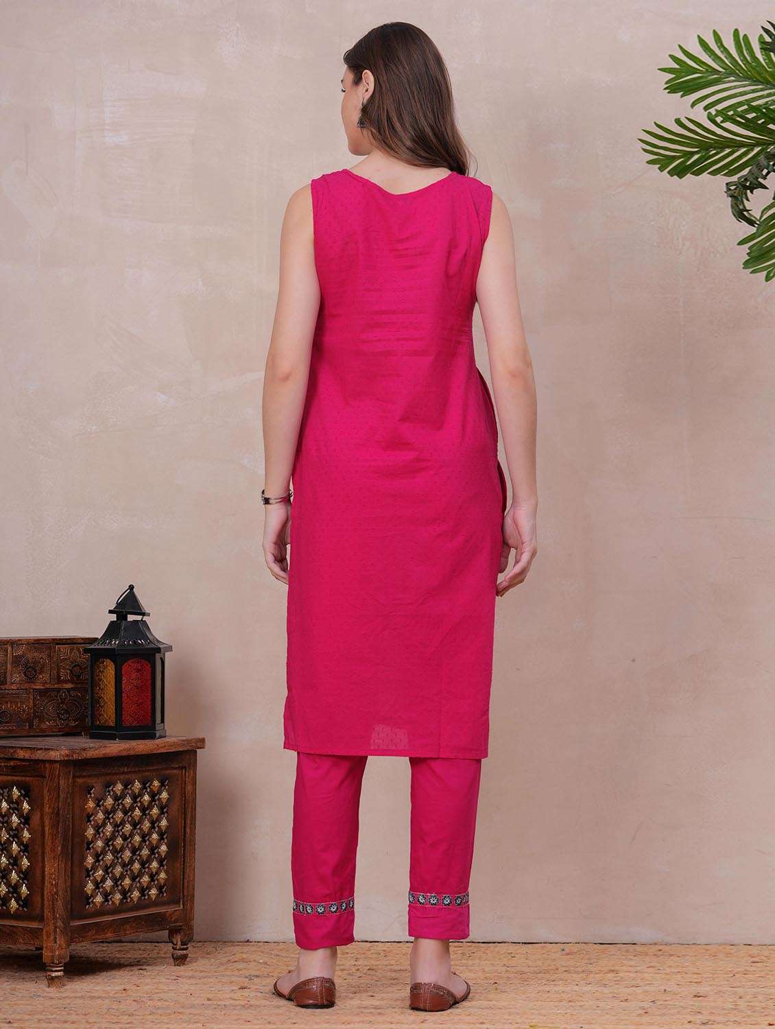 women embroidered sleeveless kurta pant with dupatta set - 22558693 -  Standard Image - 4