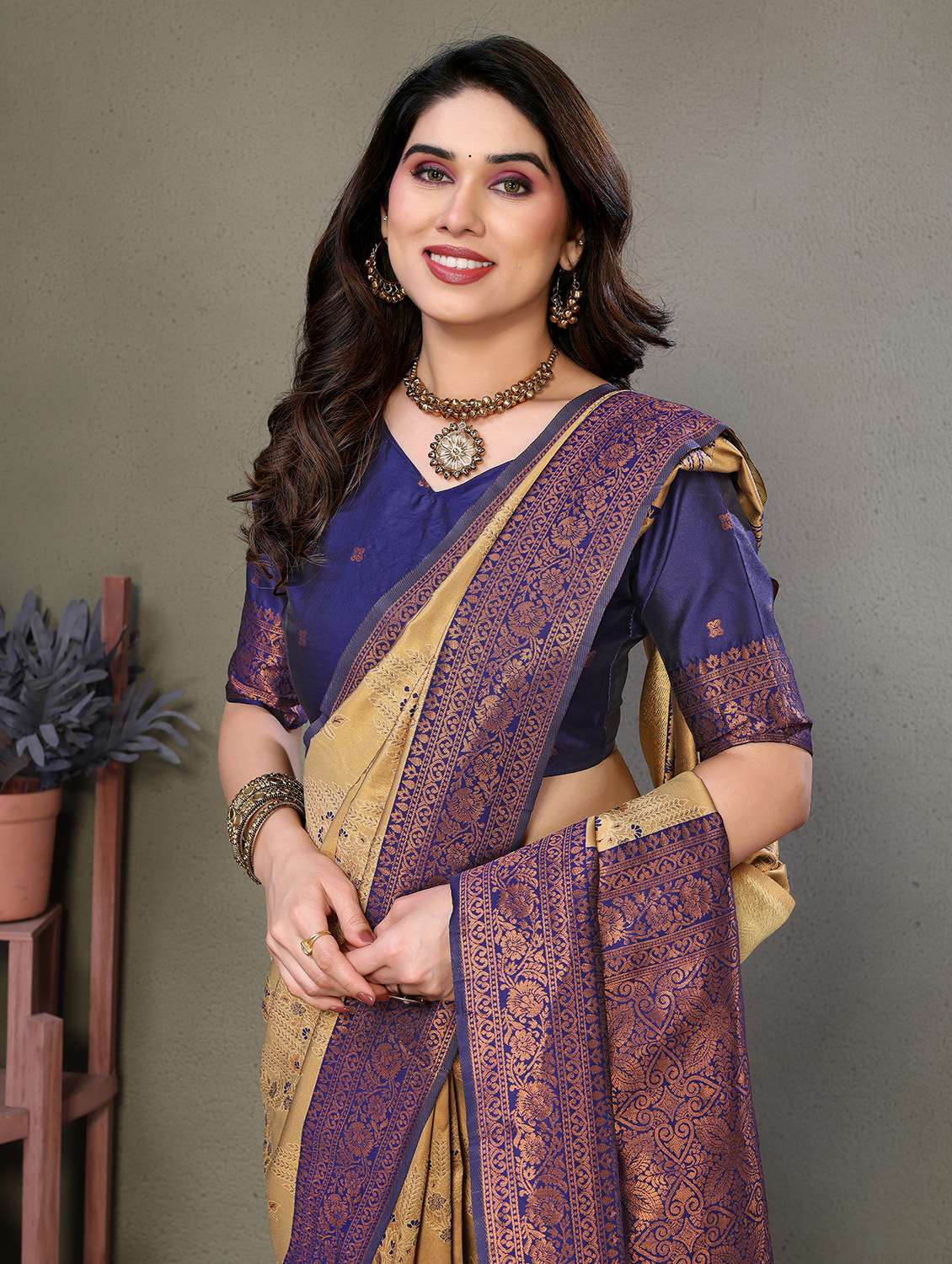 women self design banarasi saree with blouse - 22562779 -  Standard Image - 1