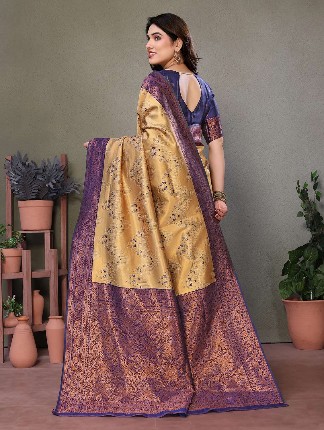 women self design banarasi saree with blouse - 22562779 -  Standard Image - 4