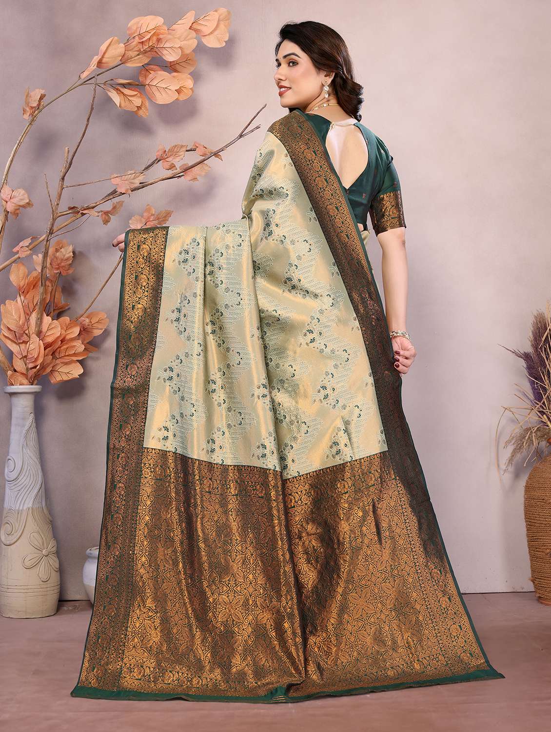 Women Self Design Banarasi Saree With Blouse - 22562788 -  Standard Image - 4