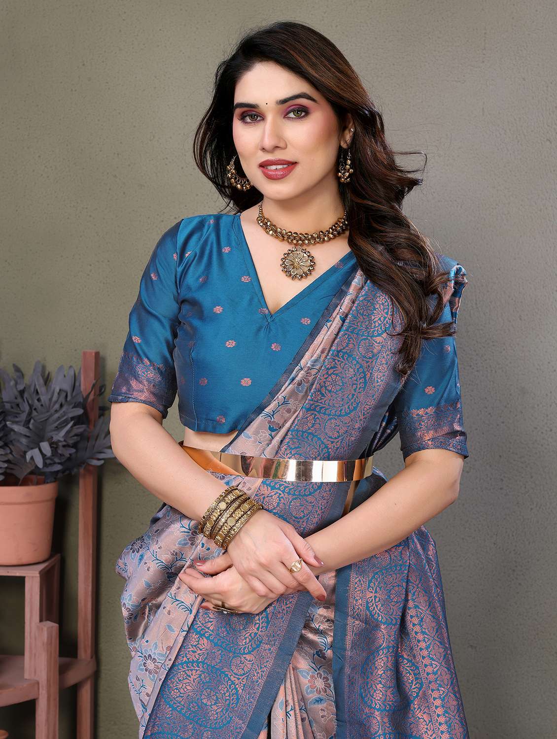 Women Self Design Banarasi Saree With Blouse - 22562798 -  Standard Image - 1