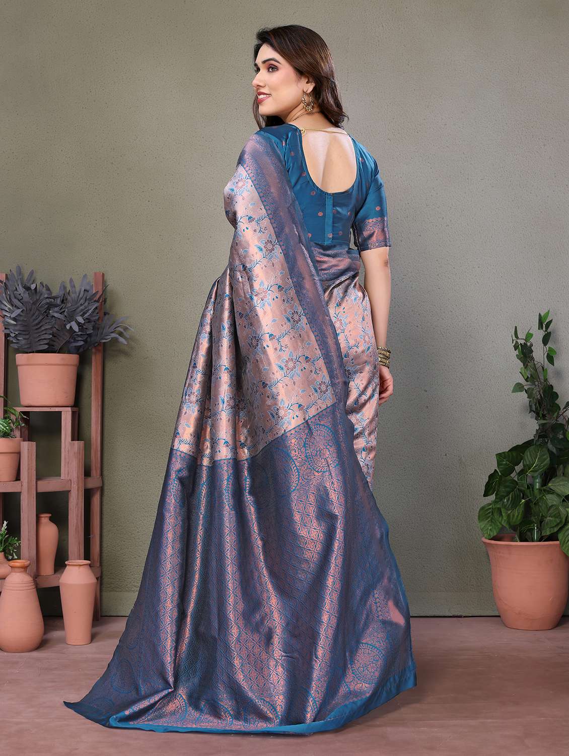 Women Self Design Banarasi Saree With Blouse - 22562798 -  Standard Image - 4