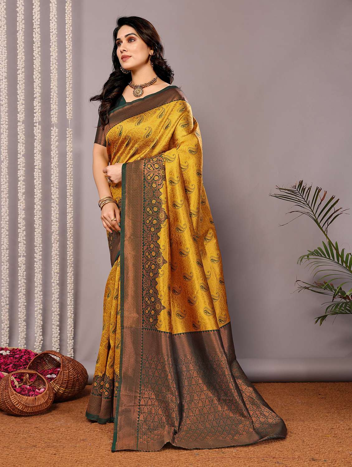 women self design banarasi saree with blouse - 22562812 -  Standard Image - 1
