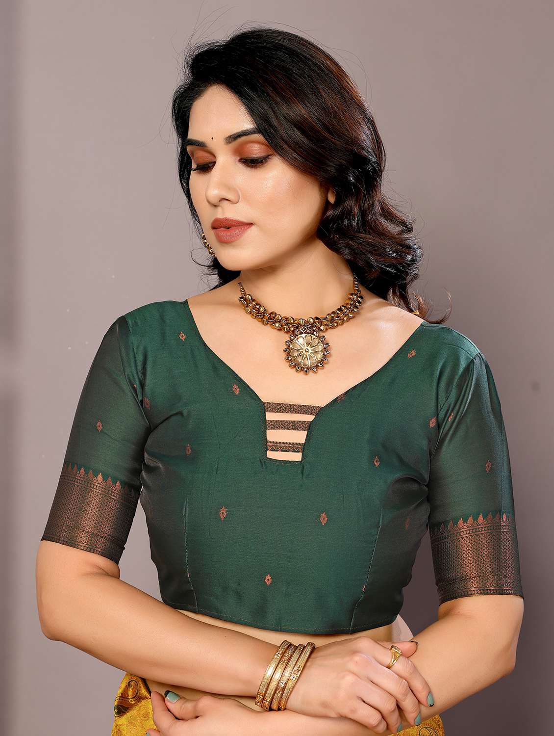 women self design banarasi saree with blouse - 22562812 -  Standard Image - 4