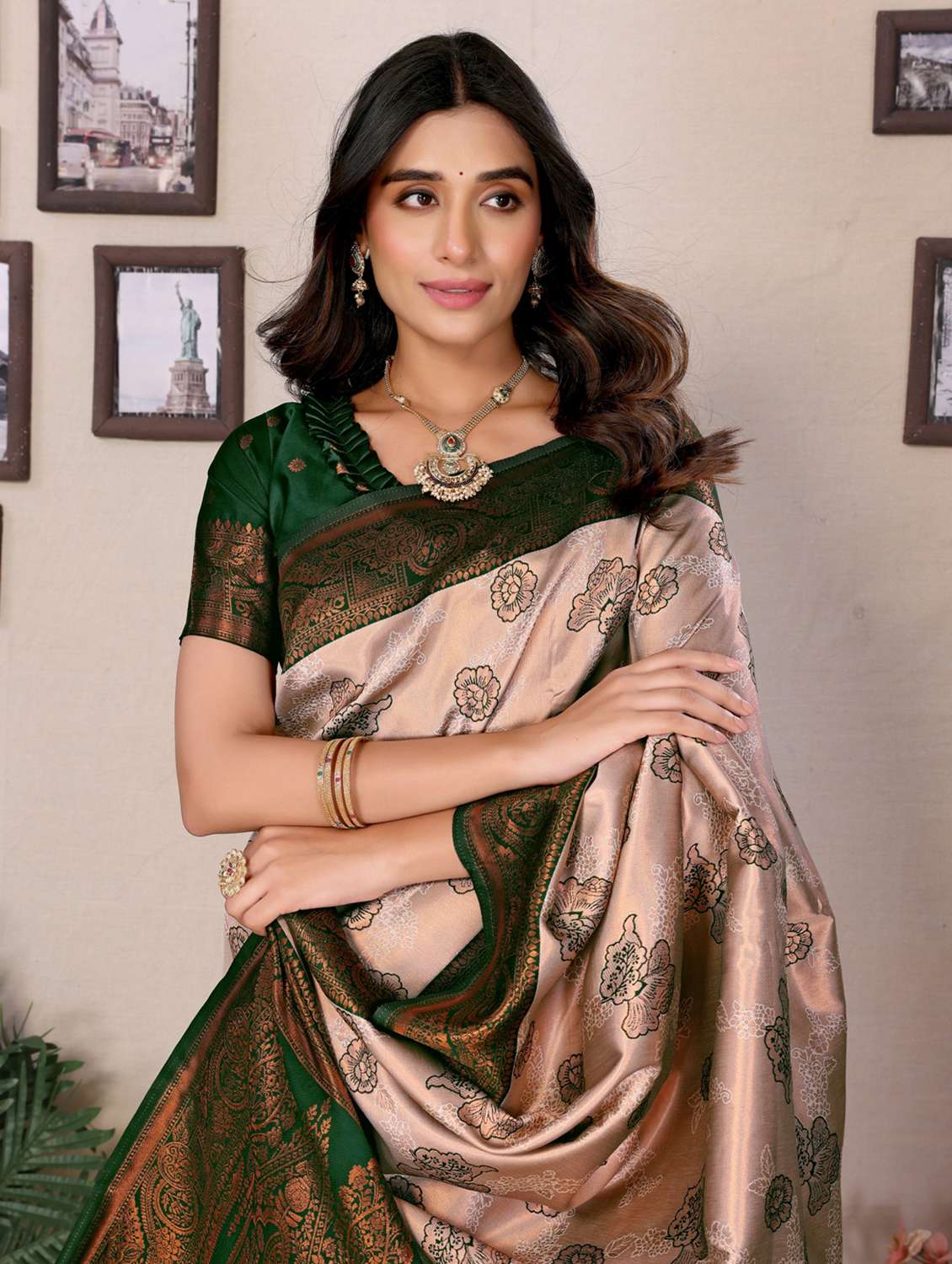 women self design banarasi saree with blouse - 22562828 -  Standard Image - 1