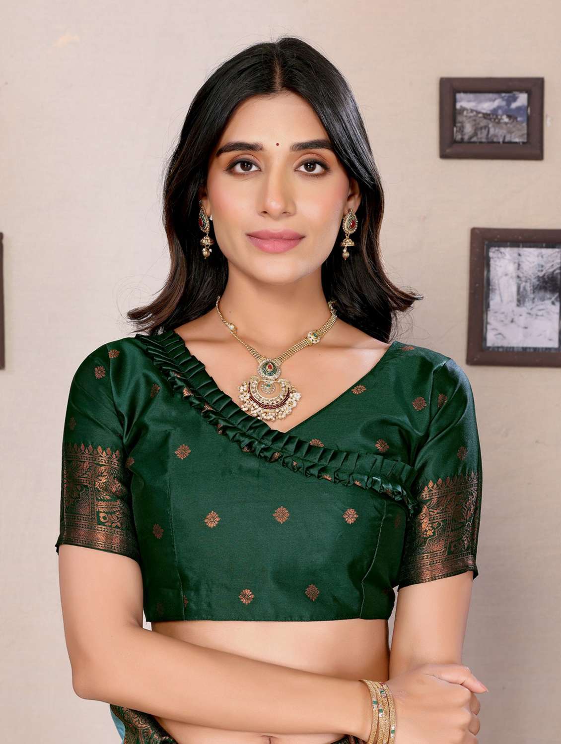 women self design banarasi saree with blouse - 22562828 -  Standard Image - 4