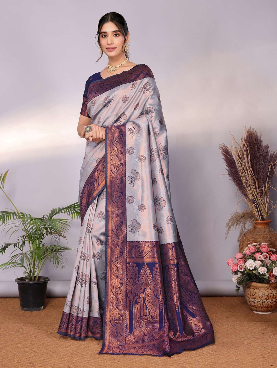women self design banarasi saree with blouse - 22562829 -  Standard Image - 1