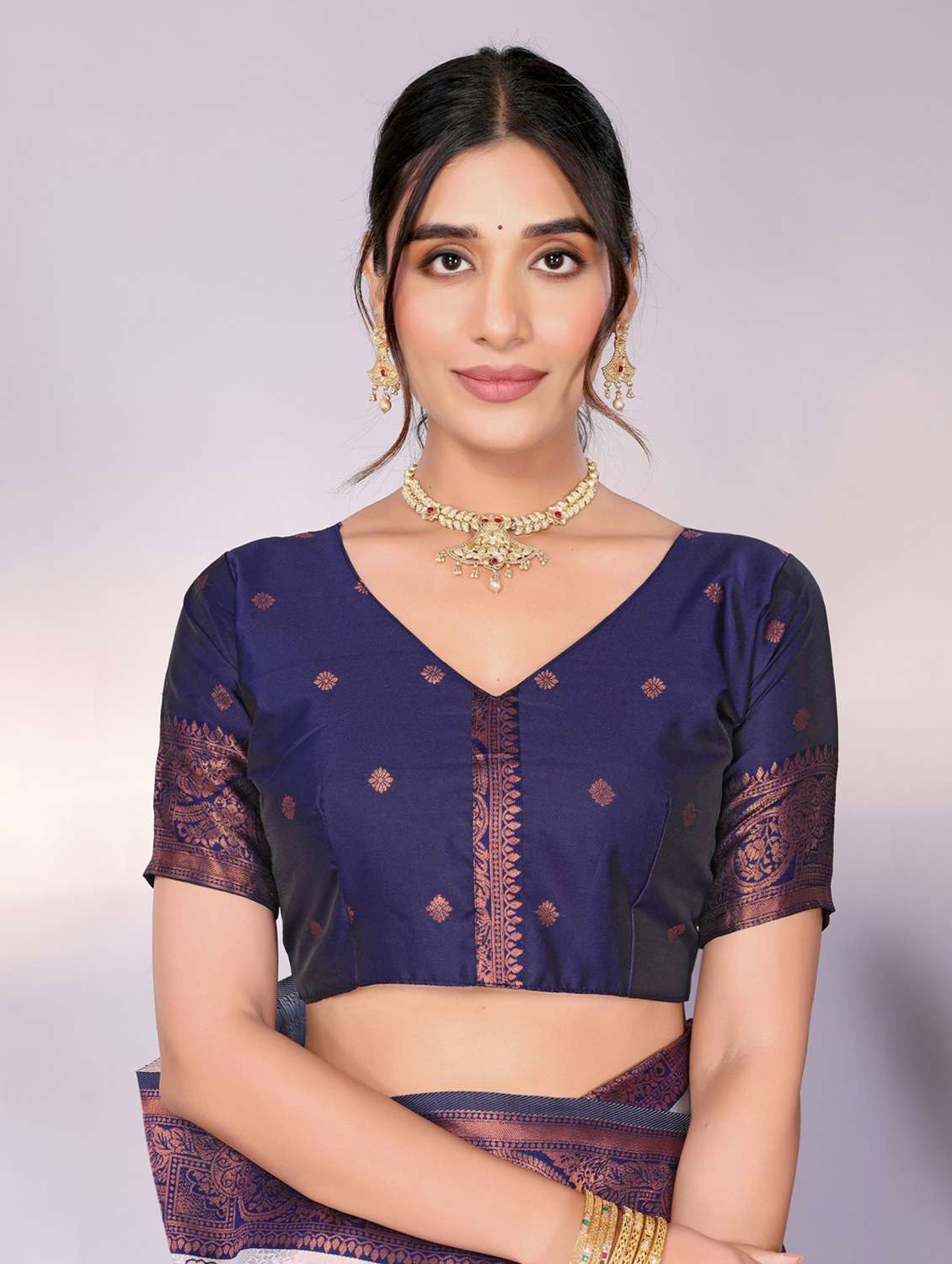 women self design banarasi saree with blouse - 22562829 -  Standard Image - 4