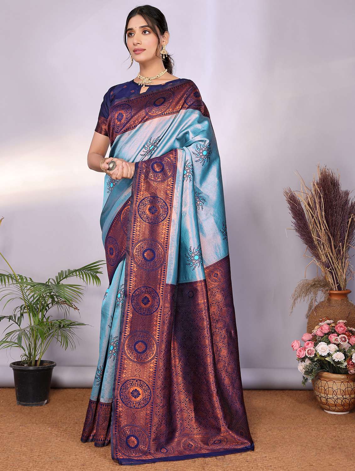 women self design banarasi saree with blouse - 22562835 -  Standard Image - 1