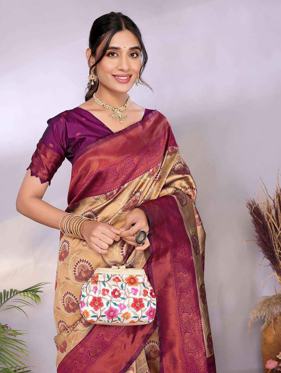 women self design banarasi saree with blouse - 22562838 -  Standard Image - 4