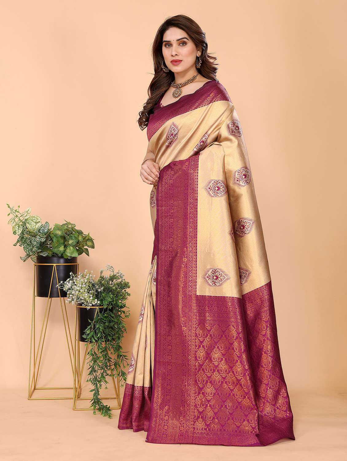 women self design banarasi saree with blouse - 22562847 -  Standard Image - 1